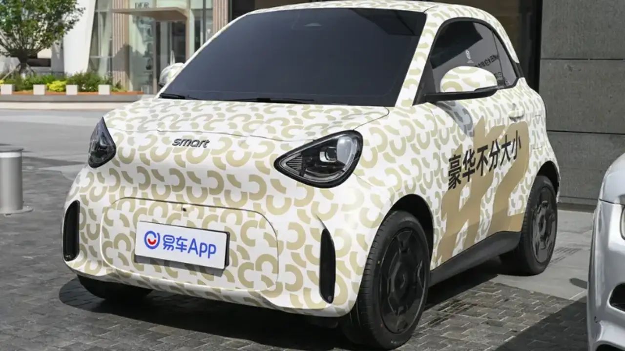 Menos de 2,80 metros y hasta 400 km de autonomía: el pequeño smart #2 quiere cambiar el coche urbano