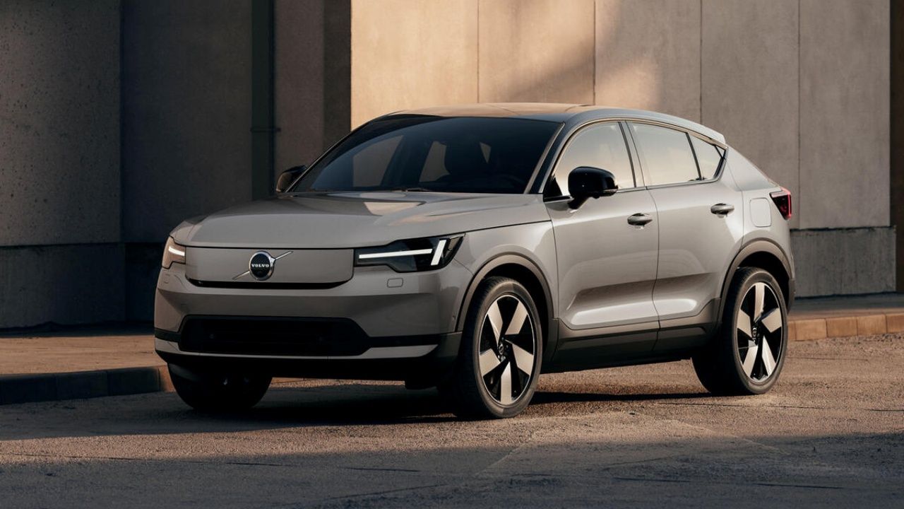 Los Volvo EX40 y EC40 se actualizan con un nuevo diseño, más seguridad y Google Gemini